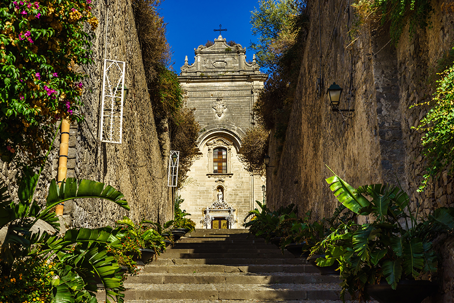 Discovering the historic center of Lipari: a journey through history and culture